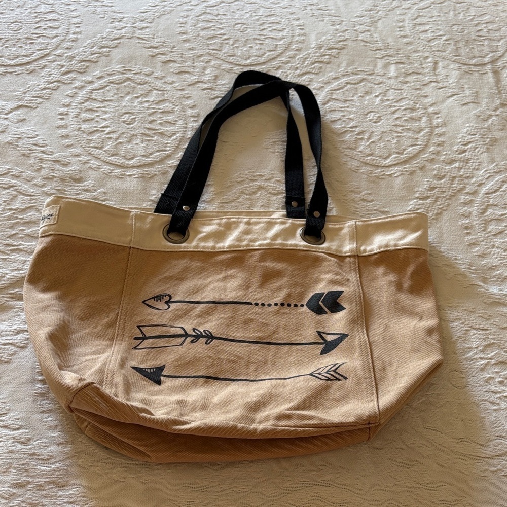 Thirty-One Retired Print Canvas Tote Bag with Arrow Design - Tan and Black BNWOT